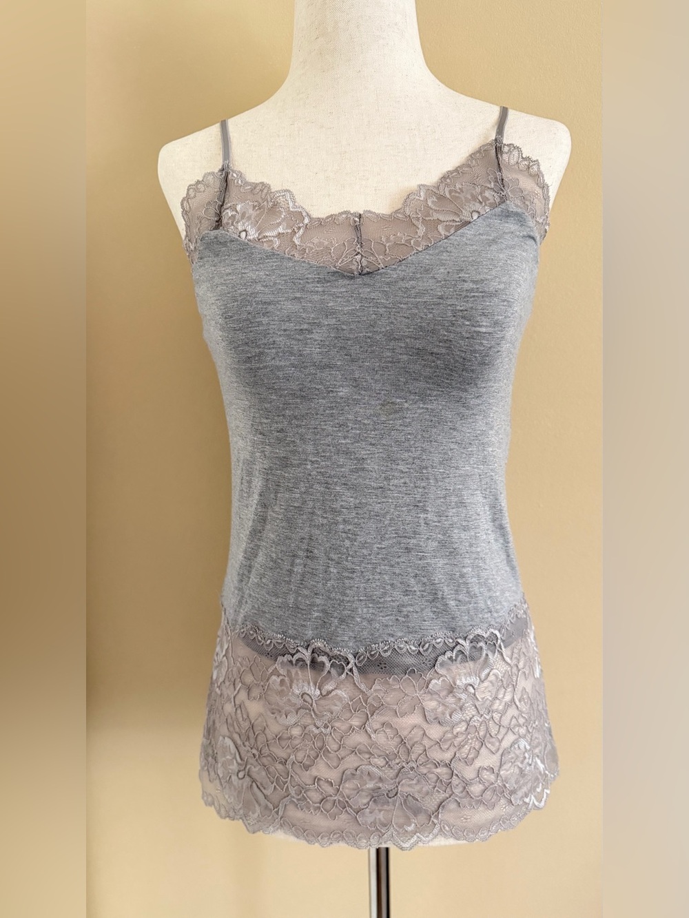 Gray Lace Trimmed Tank Top Adjustable Straps Women’s Size S